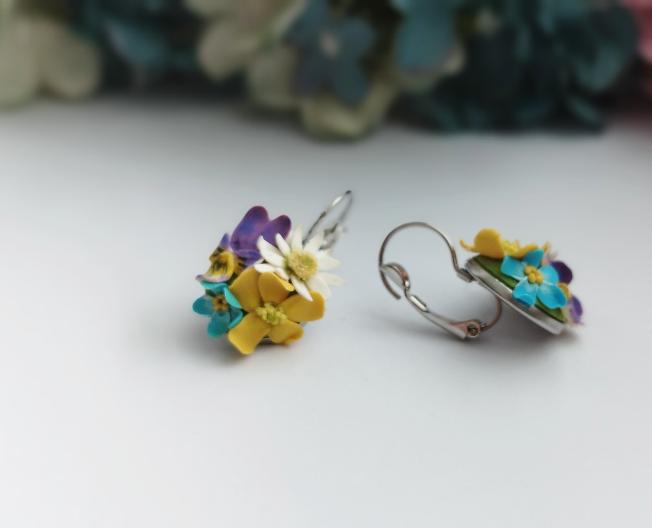 Květinová náušnice