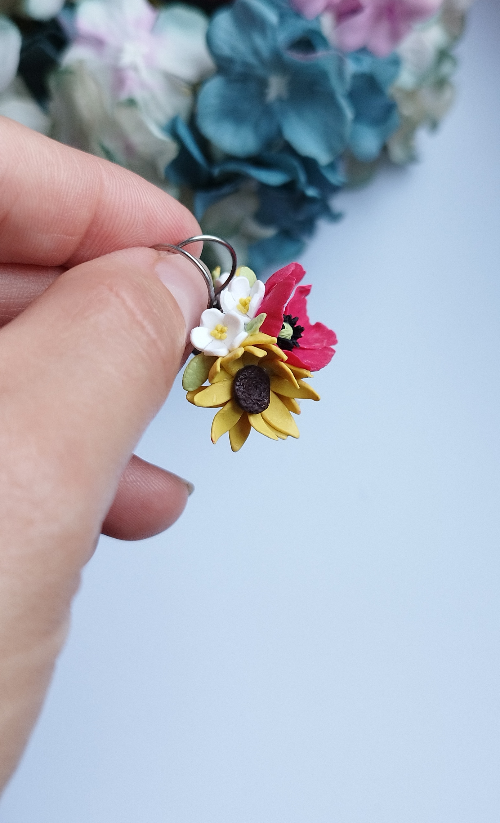 Květinová náušnice