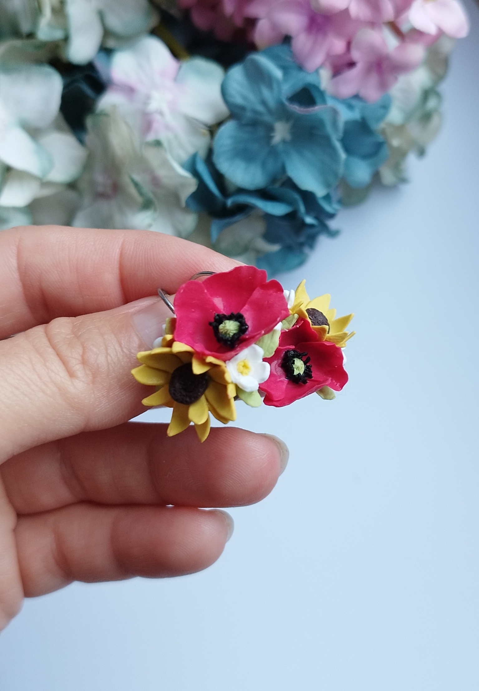 Květinová náušnice