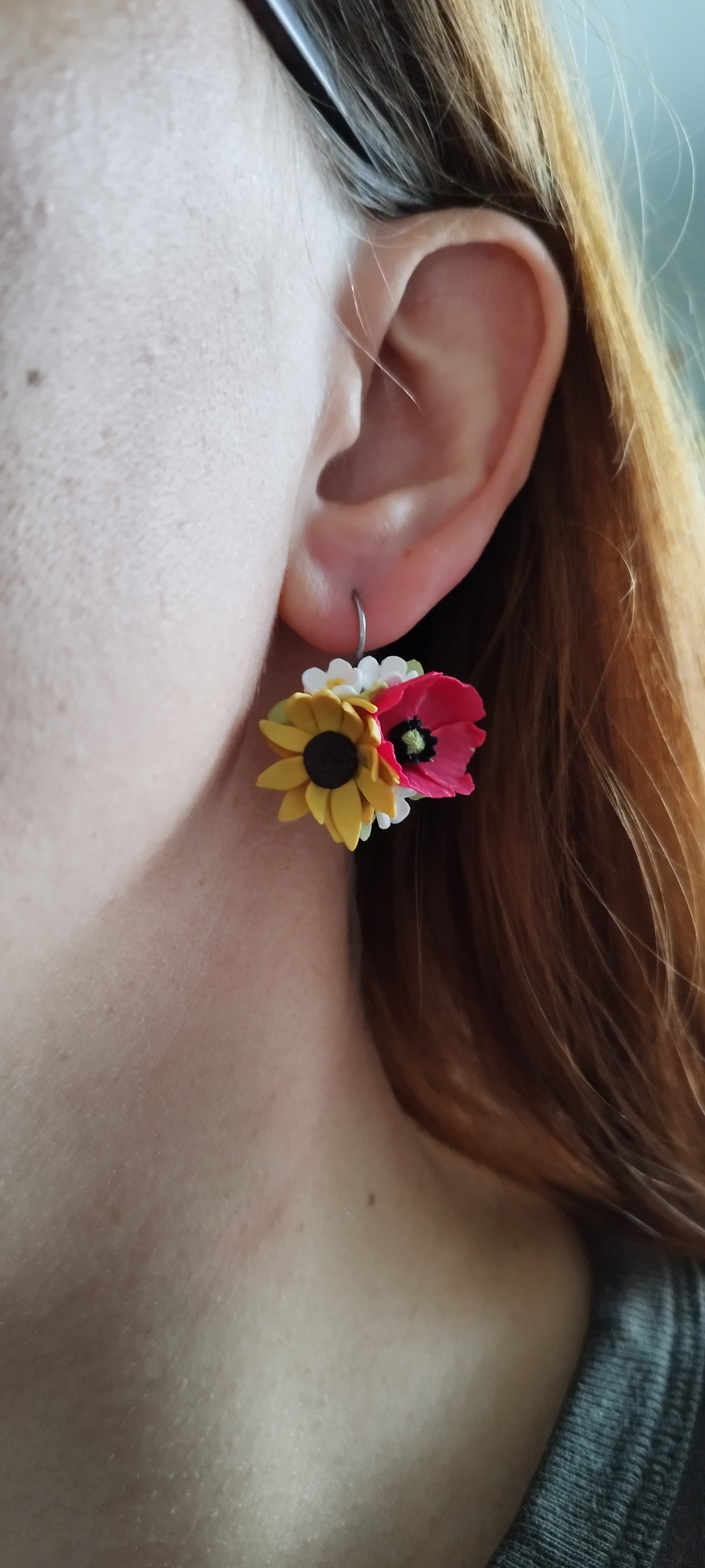 Květinová náušnice