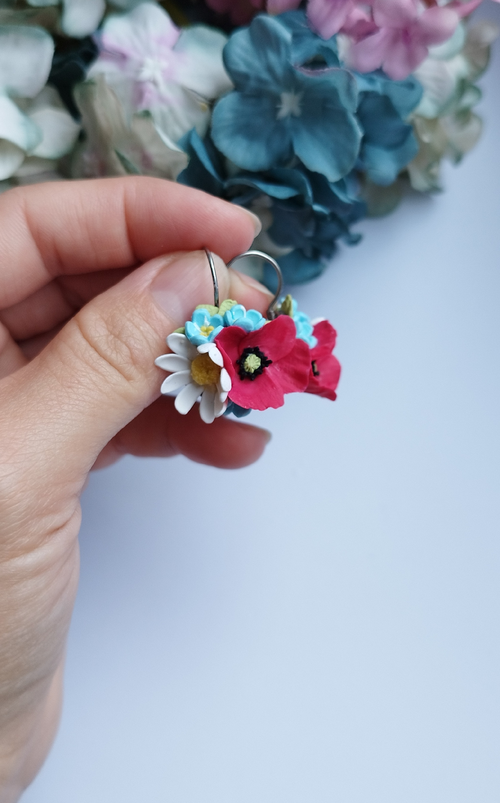 Květinová náušnice