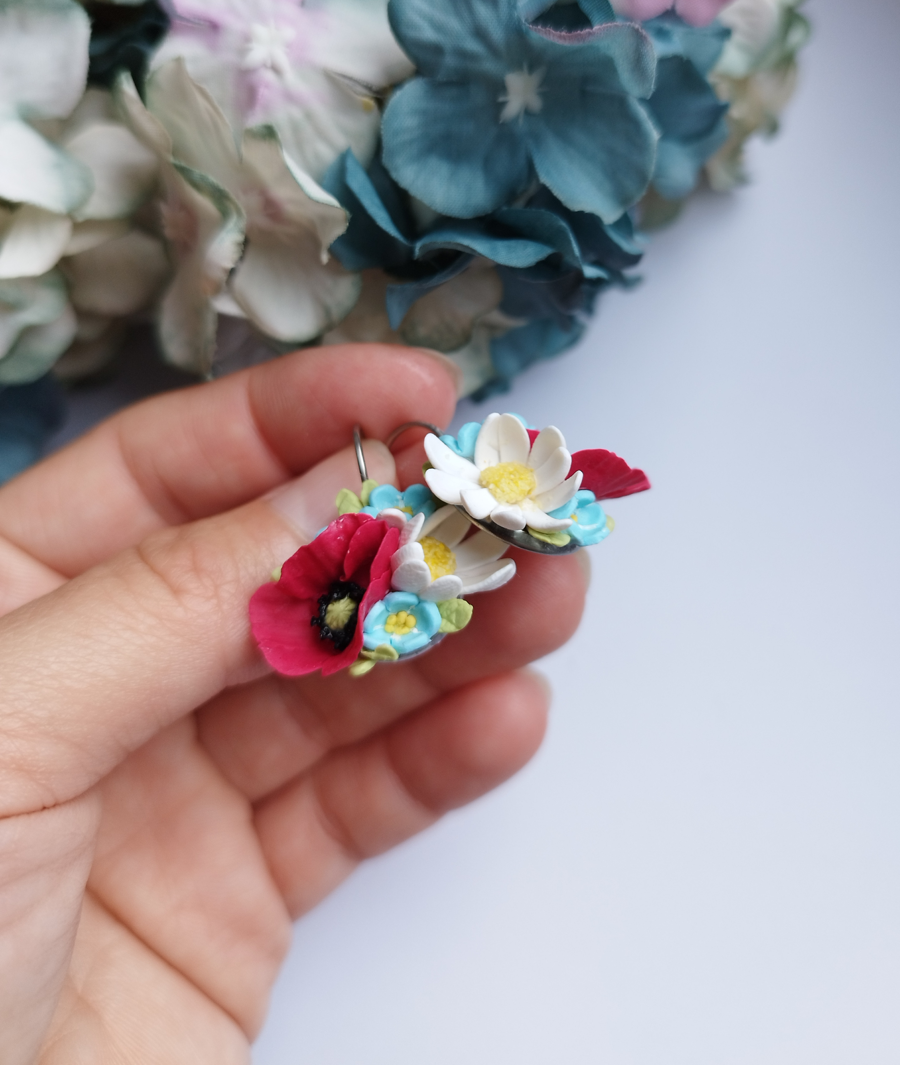 Květinová náušnice