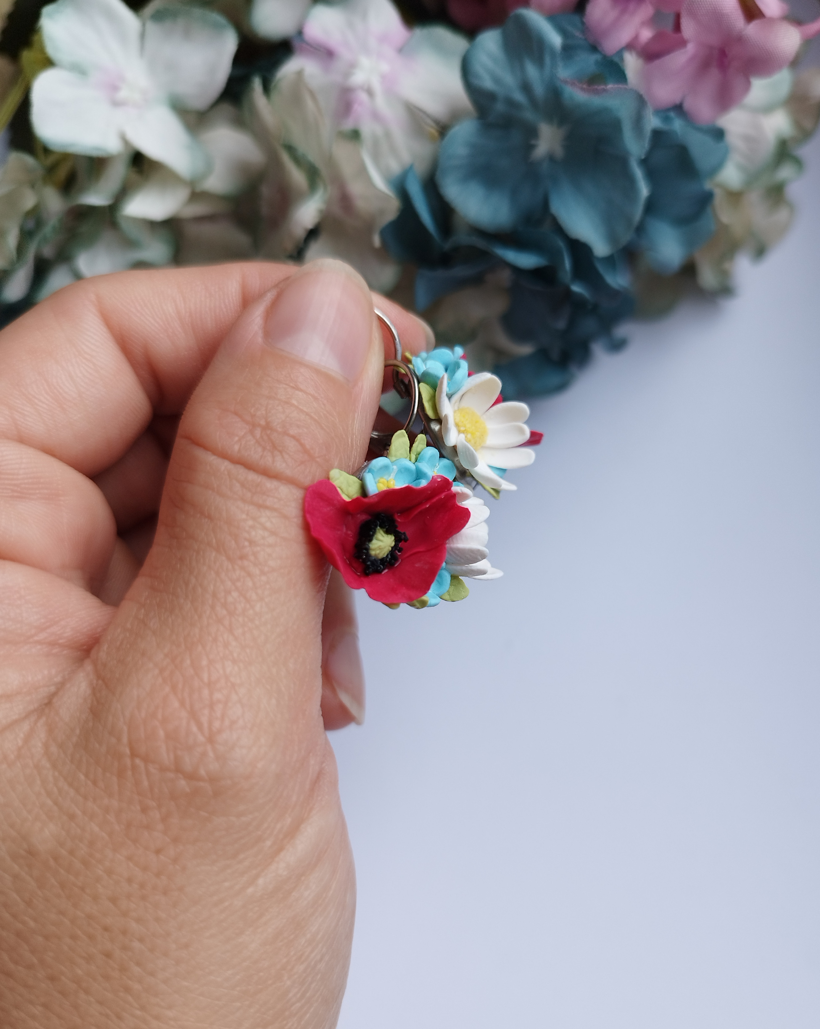 Květinová náušnice