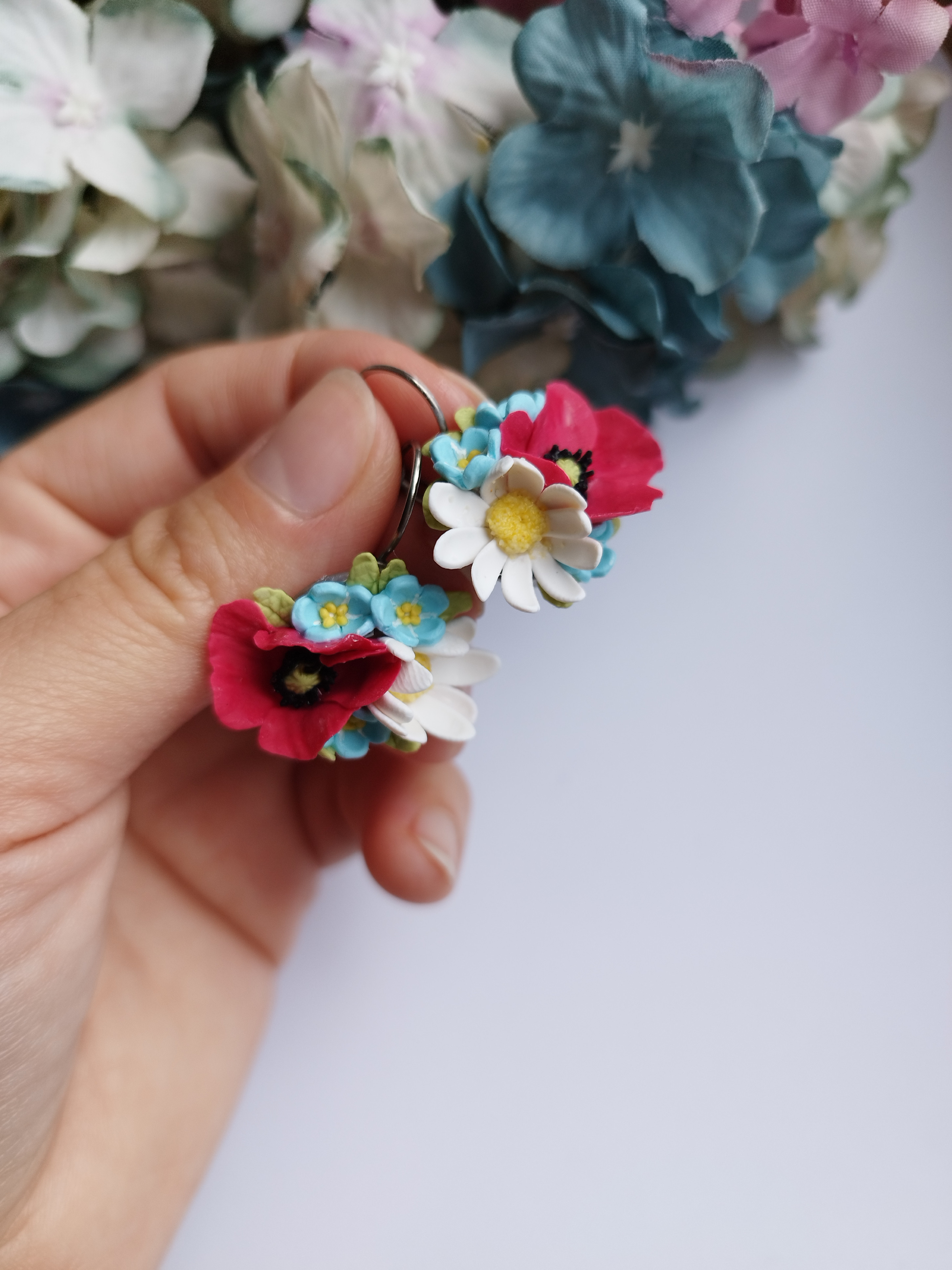 Květinová náušnice