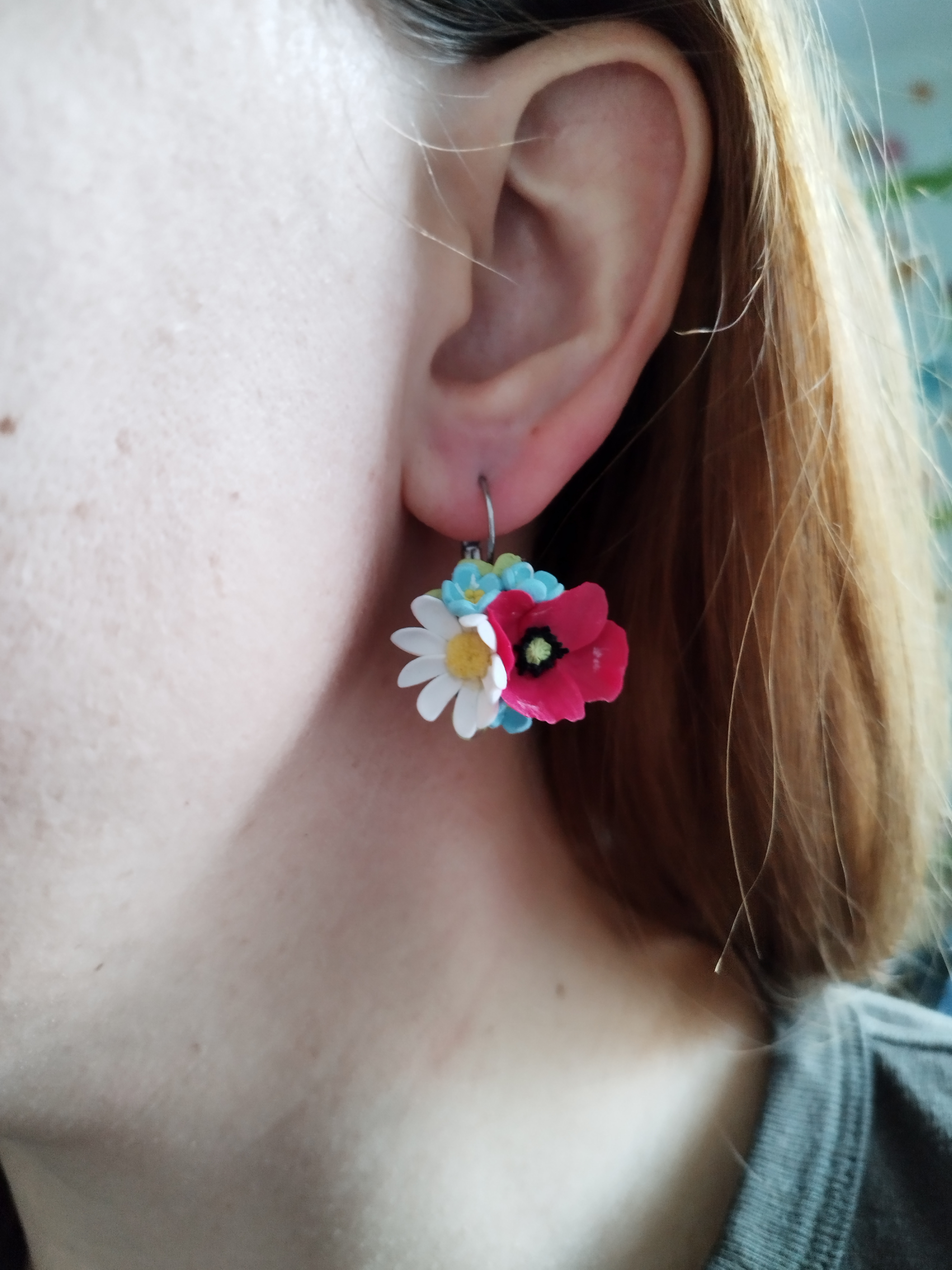 Květinová náušnice