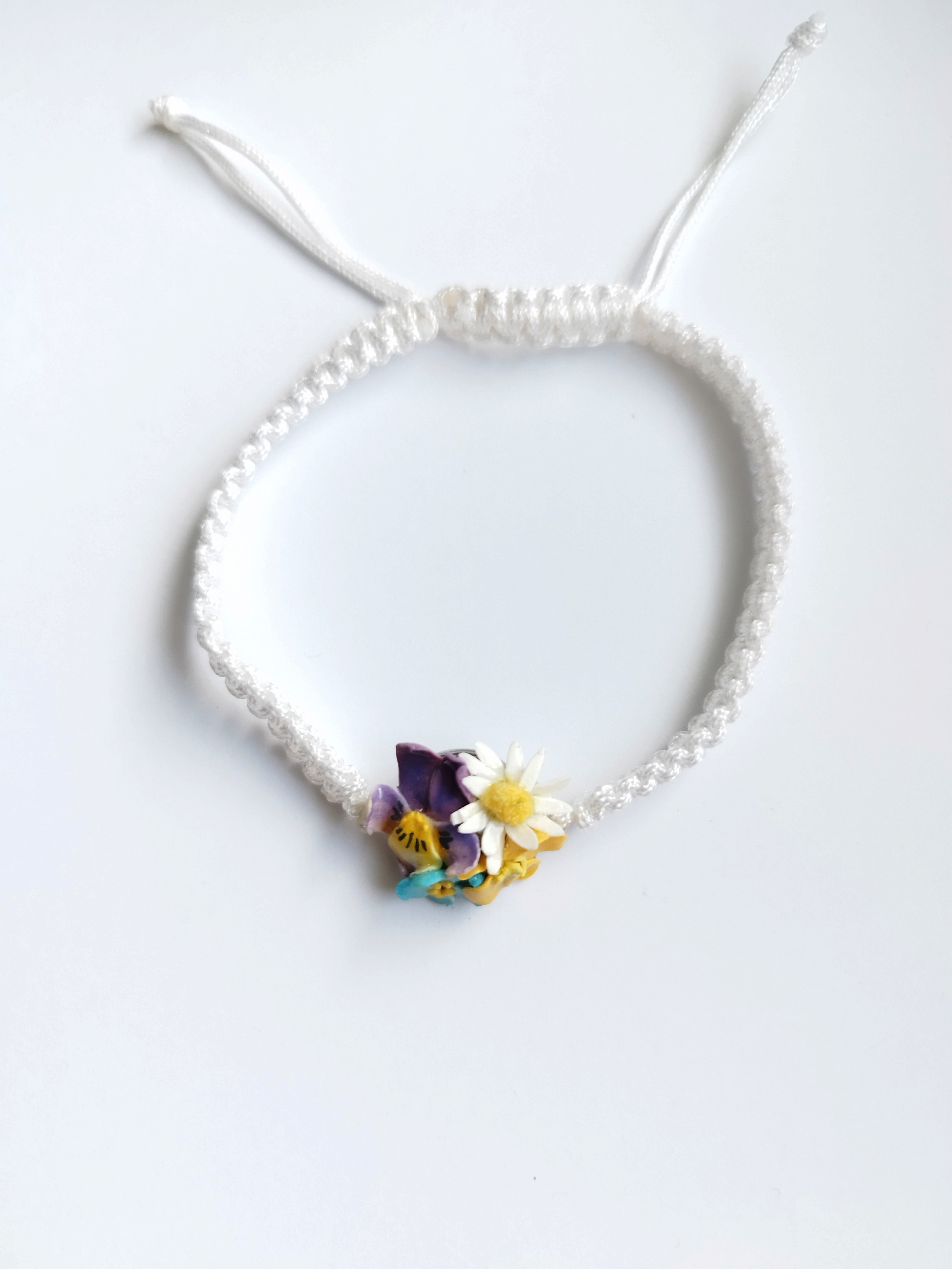 Květinový náramek čtyři květy/ shamballa náramek