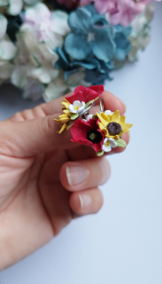 Květinová náušnice