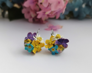 Květinová náušnice